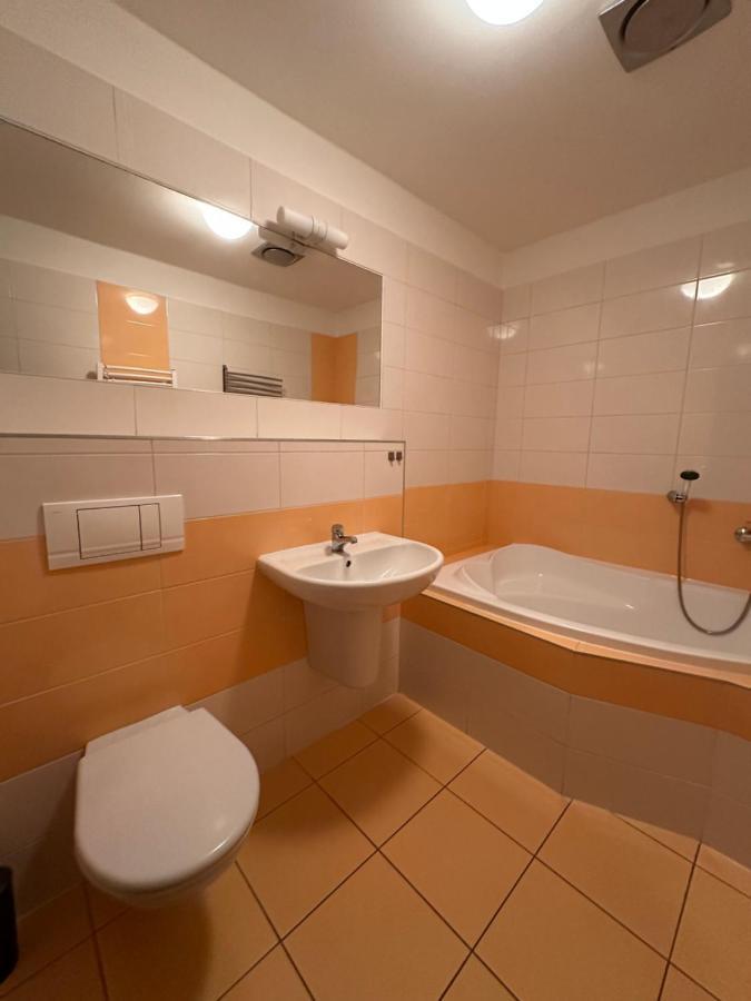 Apartman Ab Kryte Parkovani Zdarma Ceske Budejovice Exterior foto