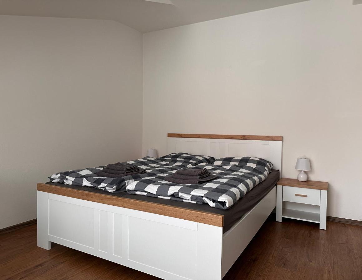 Apartman Ab Kryte Parkovani Zdarma Ceske Budejovice Exterior foto
